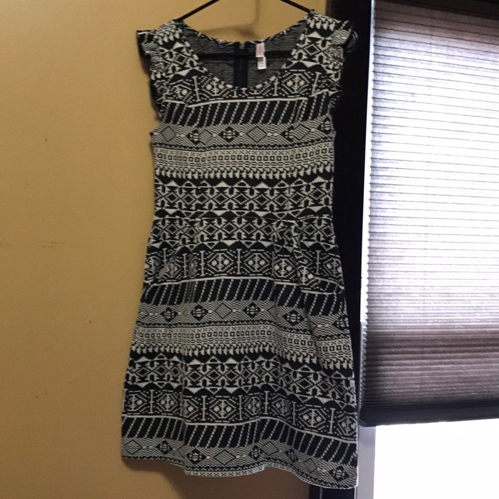 Xhilaration black and white dress